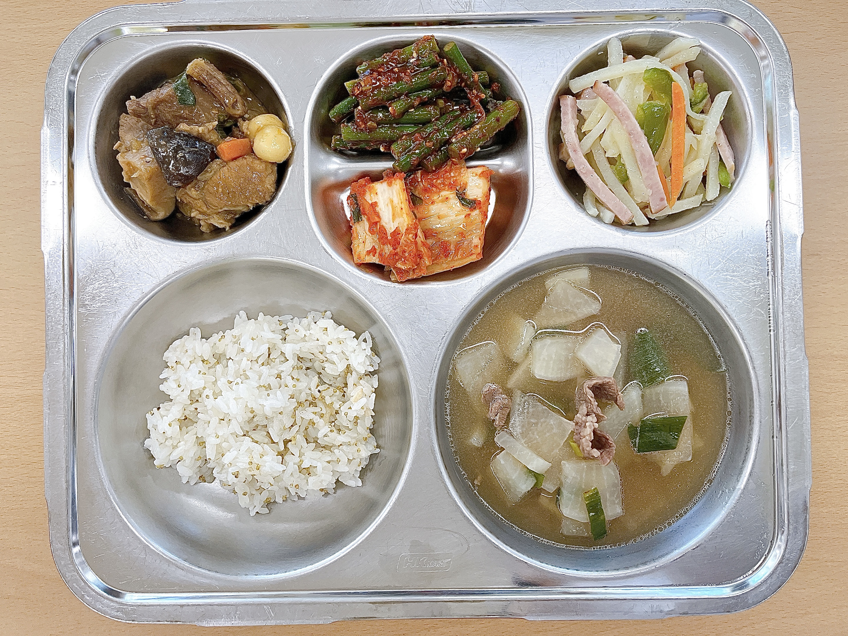 차조밥k
쇠고기무국 (5.6.16)
간장돼지갈비찜 (5.6.10.13)
마늘종무침 (5.6.13)
감자채햄볶음 (1.2.5.6.10.15.16)
배추김치k (9)_이미지